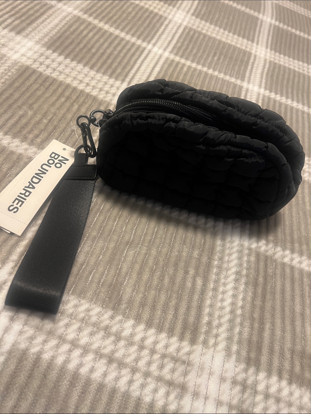 No Boundaries Black Quilted Mini Wristlet Pouch - Picture 2 of 5
